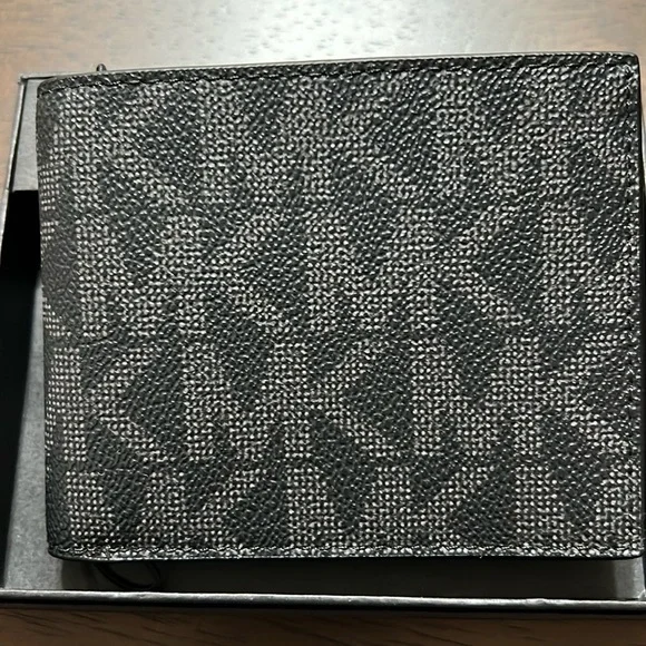 Michael Kors Men’s Slim Wallet - Picture 2 of 8